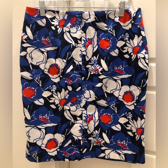 💥3/$15💥 Talbots Floral Skirt, Size 10 - Picture 2 of 3